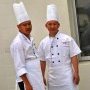 Deux chefs cuisiniers encadreurs.